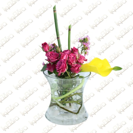 Floating spray rose flower arrangement